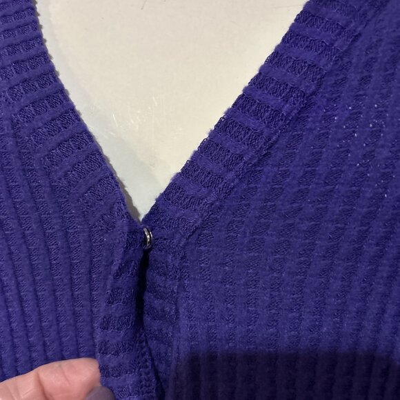 NEW Washington Huskies Colosseum Athletics Purple V Neck Pullover  Women's M - Picture 5 of 10